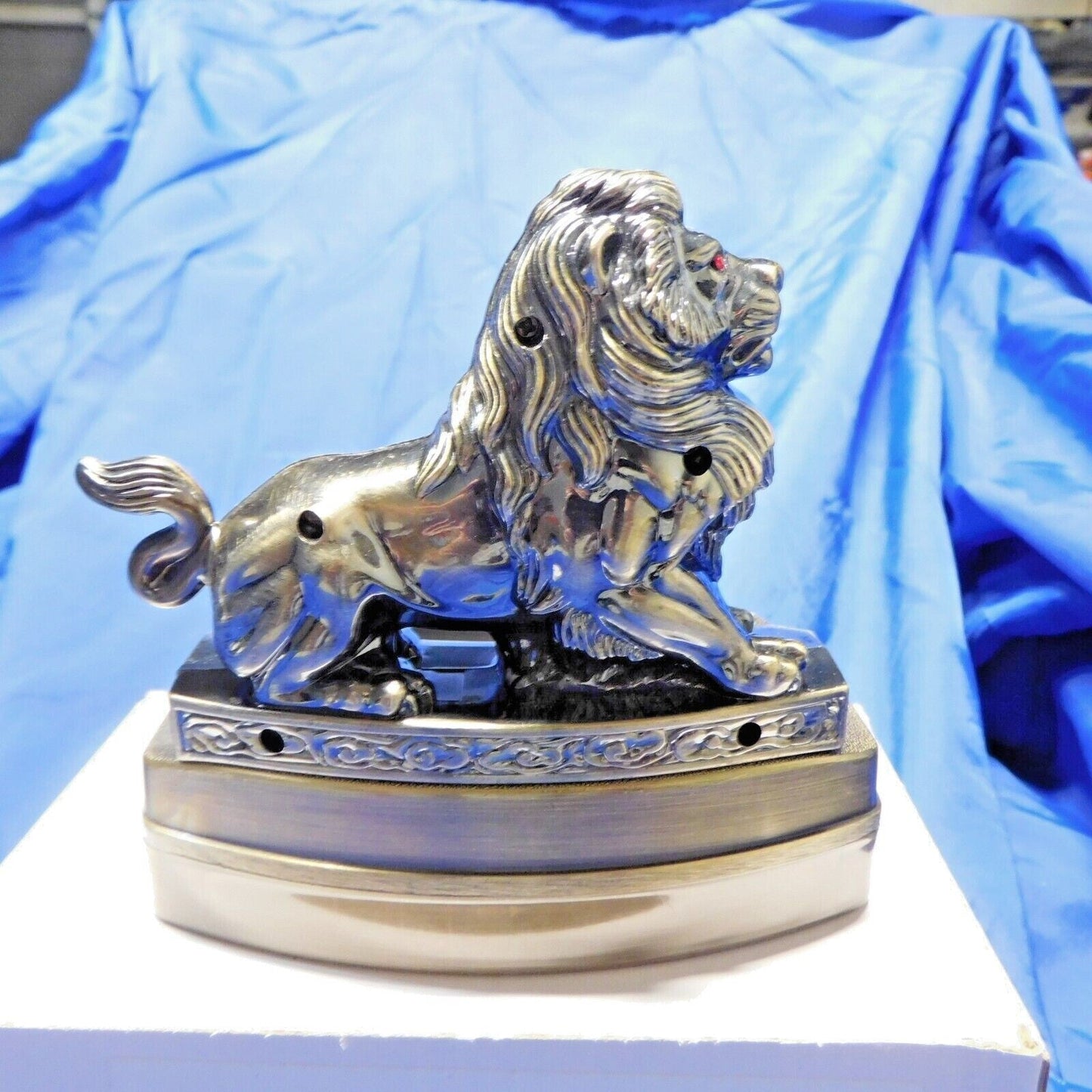 Large Novelty Lion Shape Ashtray With Refillable Lighter USA Stocked A - Lighter Deals USA