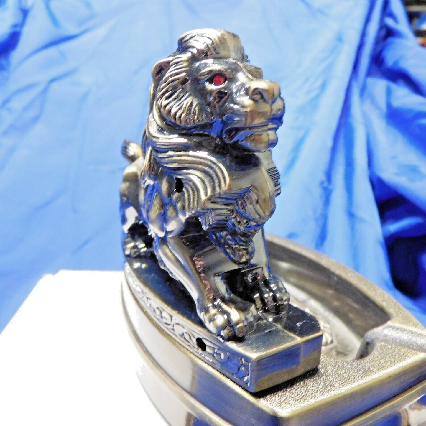 Large Novelty Lion Shape Ashtray With Refillable Lighter USA Stocked A - Lighter Deals USA